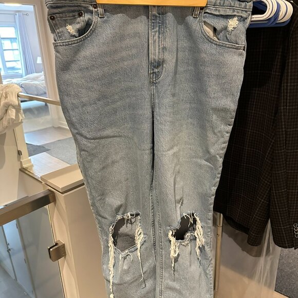 Abercrombie Ultra High Rise 90s Straight Jeans (Light Wash with Ripped Knees) - Picture 4 of 7